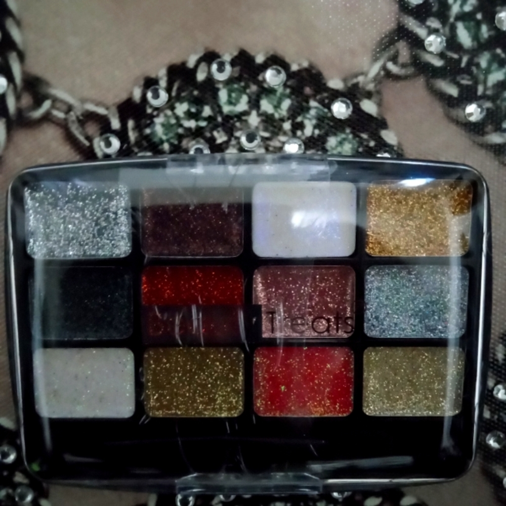 Beauty Treats 12 colors Glitter Palette